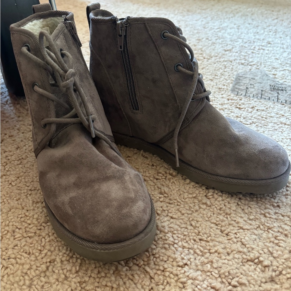 Cushionaire Women's Gray Suede Lace-Up Ankle Booties